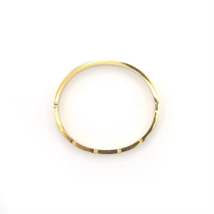 Zlatý luxusní náramek s hvězdou