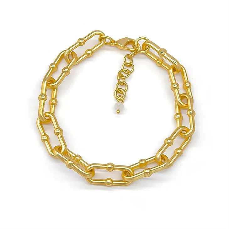 Zlatý náramek na kancelářské sponky