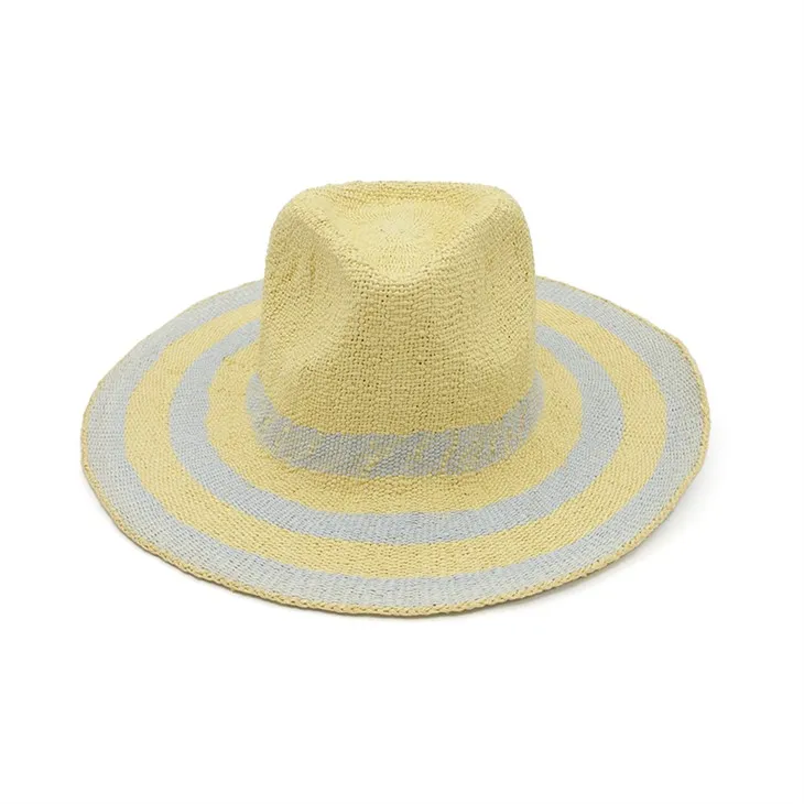 Klobouky z papírových kbelíků